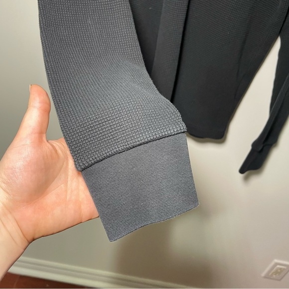 Theory men's Black long sleeve waffle knit crewneck casual sweater in size M - Picture 5 of 6